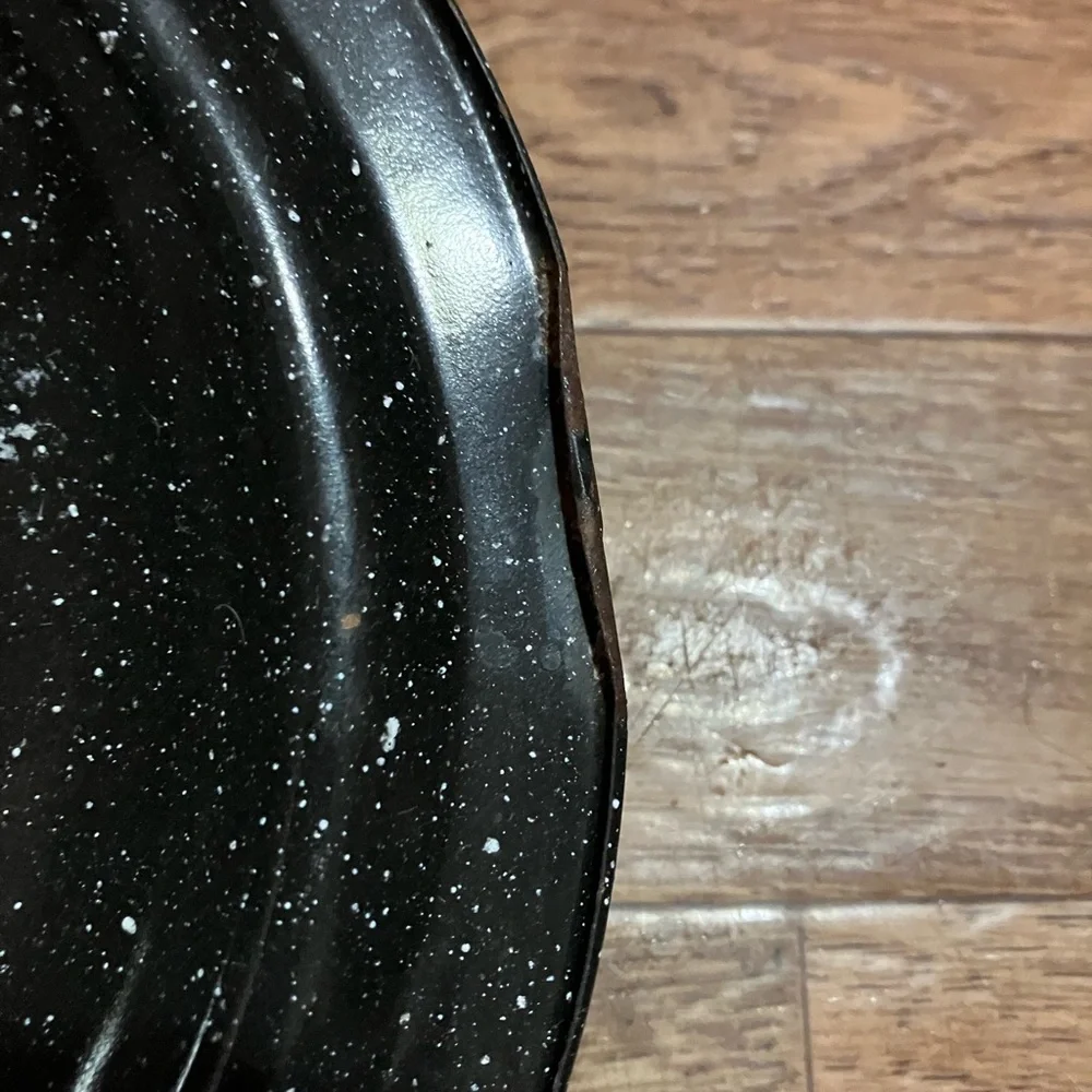 Black Dutch Oven with Sturdy Handles